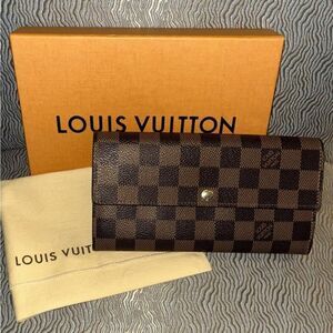 Authentic Louis Vuitton Damier Ebene Sarah Wallet International FUll set : Box